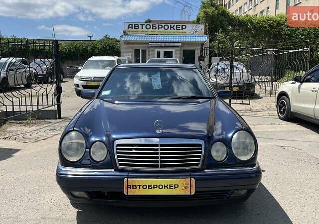 Мерседес Е-Класс 1997 в Николаеве на Automoto.ua Синий Мерседес Е-Класс, объемом двигателя 3.2 л и пробегом 284 тыс. км за 4400 $, фото 2 на Automoto.ua