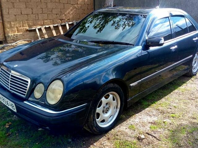 Синий Мерседес Е-Класс, объемом двигателя 3.2 л и пробегом 0 тыс. км за 2300 $, фото 1 на Automoto.ua