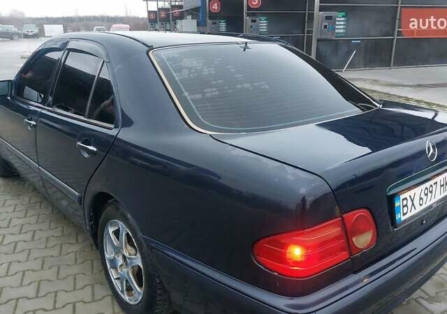 Синий Мерседес Е-Класс, объемом двигателя 2.8 л и пробегом 384 тыс. км за 1995 $, фото 40 на Automoto.ua