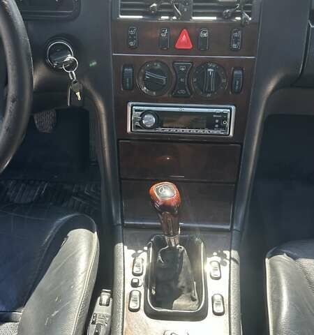 Синий Мерседес Е-Класс, объемом двигателя 2.3 л и пробегом 301 тыс. км за 3950 $, фото 9 на Automoto.ua