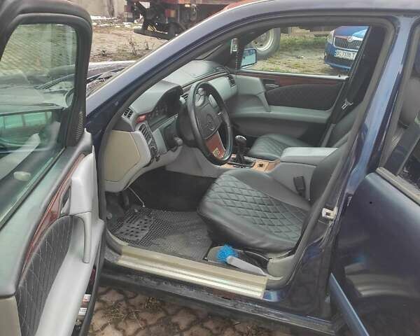 Синій Мерседес Е-Клас, об'ємом двигуна 2 л та пробігом 300 тис. км за 1800 $, фото 12 на Automoto.ua