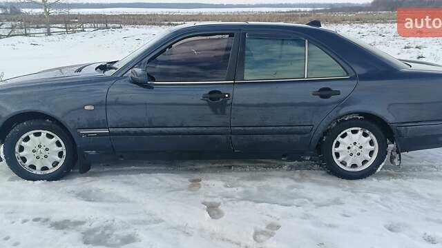 Синий Мерседес Е-Класс, объемом двигателя 2.16 л и пробегом 525 тыс. км за 2900 $, фото 1 на Automoto.ua