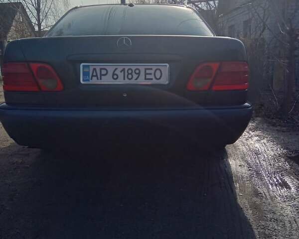 Синий Мерседес Е-Класс, объемом двигателя 2.8 л и пробегом 335 тыс. км за 3500 $, фото 6 на Automoto.ua