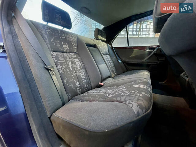 Синий Мерседес Е-Класс, объемом двигателя 2.3 л и пробегом 290 тыс. км за 1999 $, фото 16 на Automoto.ua