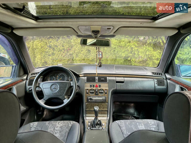 Синий Мерседес Е-Класс, объемом двигателя 2.3 л и пробегом 350 тыс. км за 2450 $, фото 21 на Automoto.ua