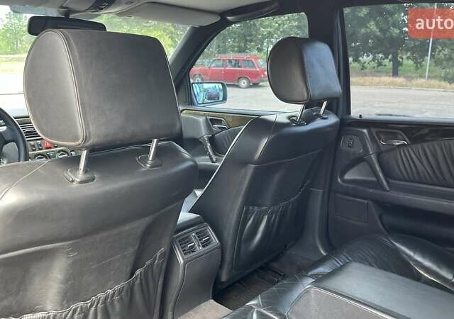 Мерседес Е-Класс 1997 в Николаеве на Automoto.ua Синий Мерседес Е-Класс, объемом двигателя 3.2 л и пробегом 284 тыс. км за 4400 $, фото 15 на Automoto.ua