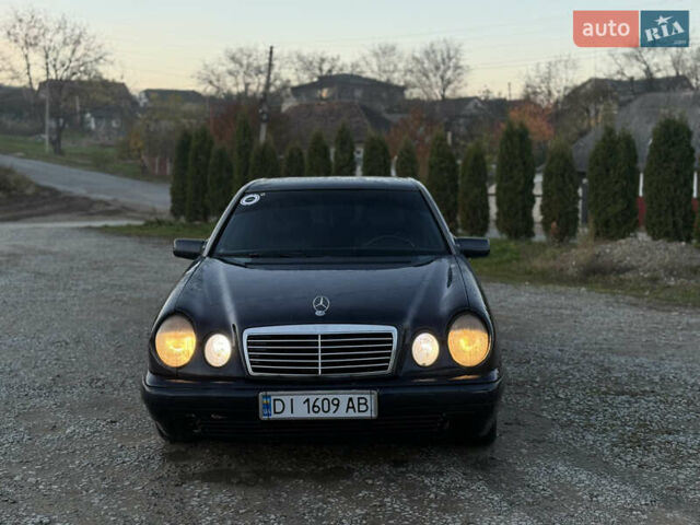Мерседес Е-Класс 1998 в Черновцах на Automoto.ua Синий Мерседес Е-Класс, объемом двигателя 2 л и пробегом 300 тыс. км за 2750 $, фото 6 на Automoto.ua
