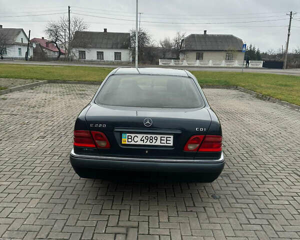 Синий Мерседес Е-Класс, объемом двигателя 2.2 л и пробегом 388 тыс. км за 4950 $, фото 1 на Automoto.ua