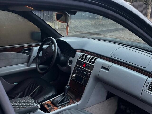 Синій Мерседес Е-Клас, об'ємом двигуна 2.2 л та пробігом 374 тис. км за 3250 $, фото 4 на Automoto.ua