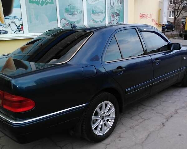 Синий Мерседес Е-Класс, объемом двигателя 2.8 л и пробегом 515 тыс. км за 4200 $, фото 1 на Automoto.ua