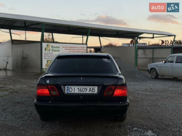Мерседес Е-Класс 1998 в Черновцах на Automoto.ua Синий Мерседес Е-Класс, объемом двигателя 2 л и пробегом 300 тыс. км за 2750 $, фото 4 на Automoto.ua