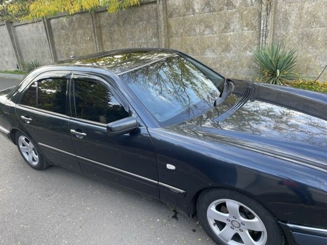 Мерседес Е-Класс 1998 в Овидиополе на Automoto.ua Синий Мерседес Е-Класс, объемом двигателя 2.4 л и пробегом 333 тыс. км за 3300 $, фото 4 на Automoto.ua