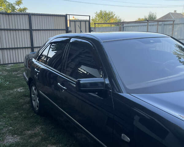 Синій Мерседес Е-Клас, об'ємом двигуна 2.8 л та пробігом 381 тис. км за 3300 $, фото 8 на Automoto.ua