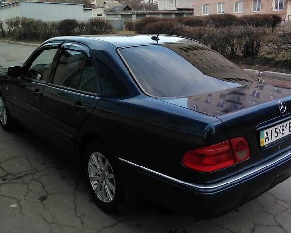 Синий Мерседес Е-Класс, объемом двигателя 2.8 л и пробегом 515 тыс. км за 4200 $, фото 2 на Automoto.ua