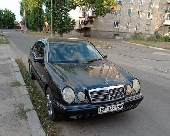 Синий Мерседес Е-Класс, объемом двигателя 2.8 л и пробегом 370 тыс. км за 4500 $, фото 11 на Automoto.ua