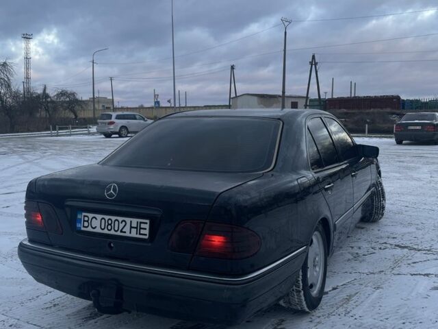 Синий Мерседес Е-Класс, объемом двигателя 2 л и пробегом 380 тыс. км за 3400 $, фото 1 на Automoto.ua