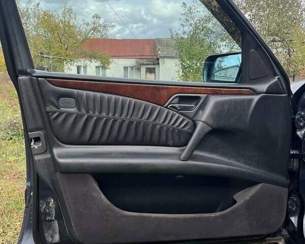 Мерседес Е-Класс 1998 в Харькове на Automoto.ua Синий Мерседес Е-Класс, объемом двигателя 2.5 л и пробегом 225 тыс. км за 3900 $, фото 11 на Automoto.ua