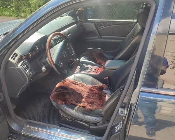 Синій Мерседес Е-Клас, об'ємом двигуна 2.4 л та пробігом 298 тис. км за 3800 $, фото 2 на Automoto.ua