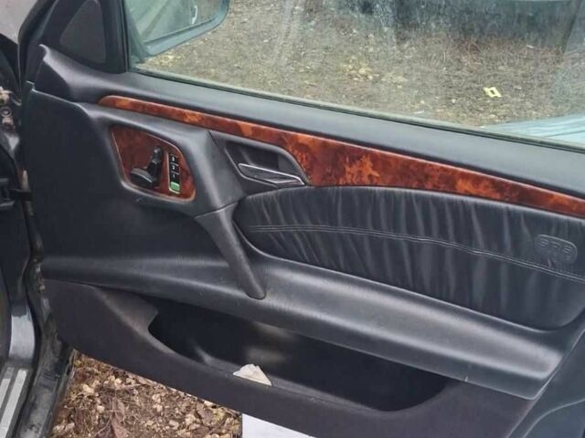 Синій Мерседес Е-Клас, об'ємом двигуна 2.4 л та пробігом 400 тис. км за 1800 $, фото 1 на Automoto.ua