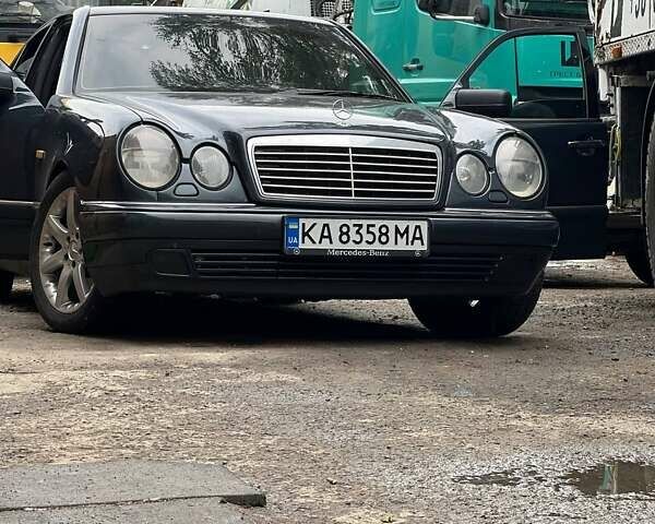 Синий Мерседес Е-Класс, объемом двигателя 4.3 л и пробегом 650 тыс. км за 3800 $, фото 12 на Automoto.ua
