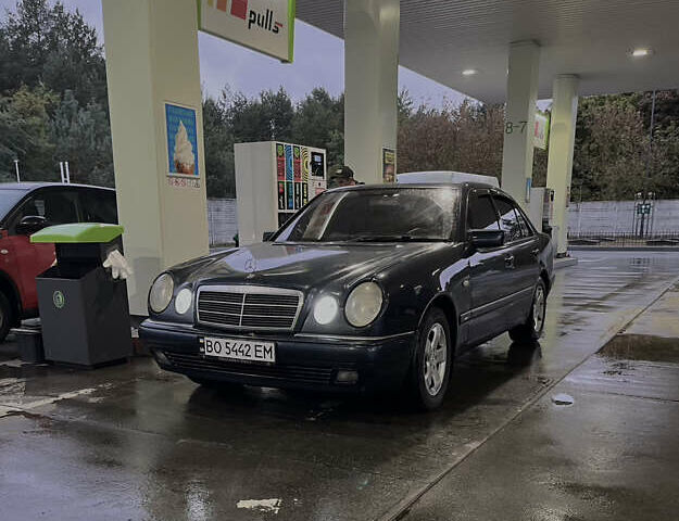 Синій Мерседес Е-Клас, об'ємом двигуна 2.8 л та пробігом 381 тис. км за 3300 $, фото 3 на Automoto.ua