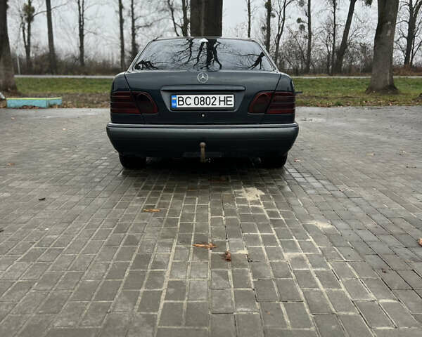 Синий Мерседес Е-Класс, объемом двигателя 2 л и пробегом 200 тыс. км за 3600 $, фото 10 на Automoto.ua