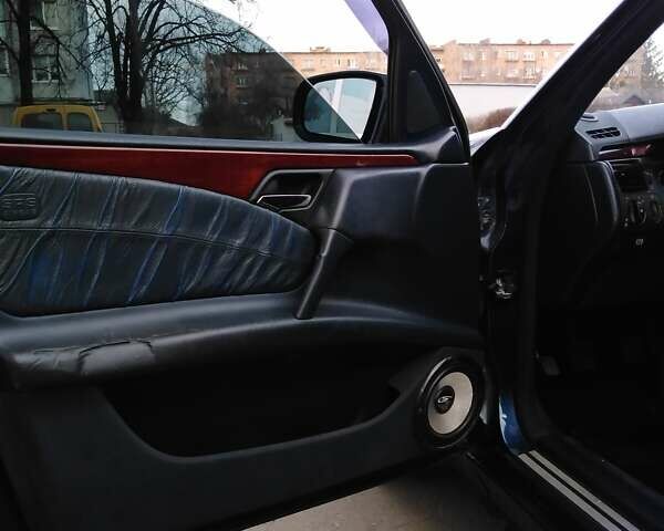 Синий Мерседес Е-Класс, объемом двигателя 2.8 л и пробегом 515 тыс. км за 4200 $, фото 7 на Automoto.ua