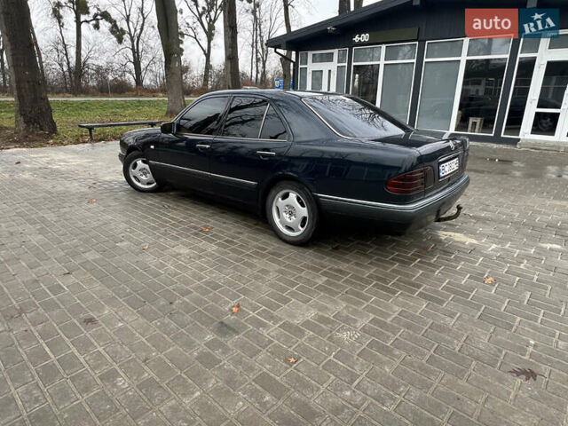 Синий Мерседес Е-Класс, объемом двигателя 2 л и пробегом 200 тыс. км за 3600 $, фото 6 на Automoto.ua