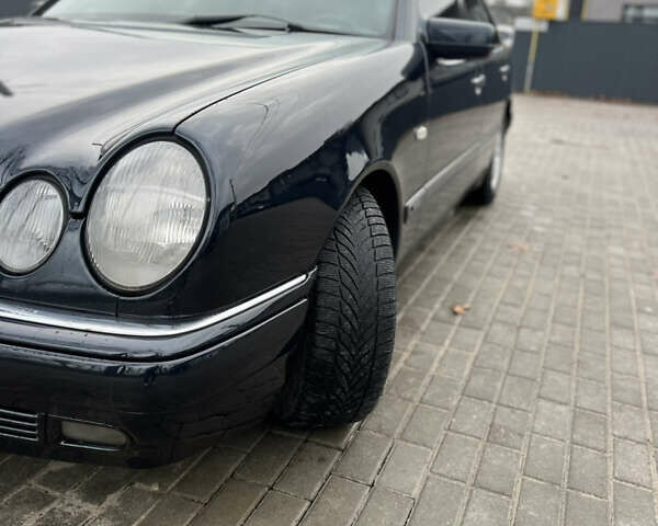 Синий Мерседес Е-Класс, объемом двигателя 2 л и пробегом 200 тыс. км за 3600 $, фото 9 на Automoto.ua