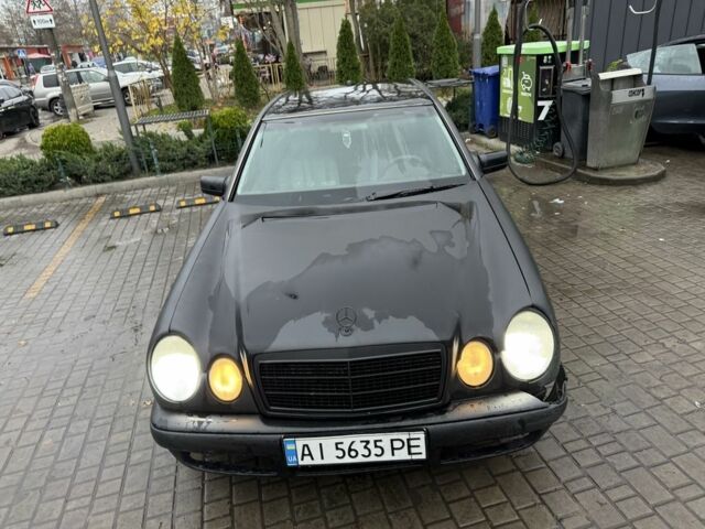 Синій Мерседес Е-Клас, об'ємом двигуна 2 л та пробігом 360 тис. км за 2550 $, фото 1 на Automoto.ua