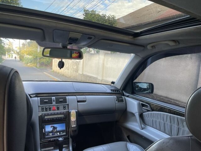 Мерседес Е-Класс 1998 в Овидиополе на Automoto.ua Синий Мерседес Е-Класс, объемом двигателя 2.4 л и пробегом 333 тыс. км за 3300 $, фото 14 на Automoto.ua