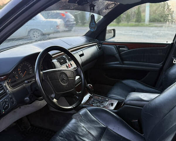 Мерседес Е-Класс 1998 в Черновцах на Automoto.ua Синий Мерседес Е-Класс, объемом двигателя 2 л и пробегом 300 тыс. км за 2750 $, фото 7 на Automoto.ua