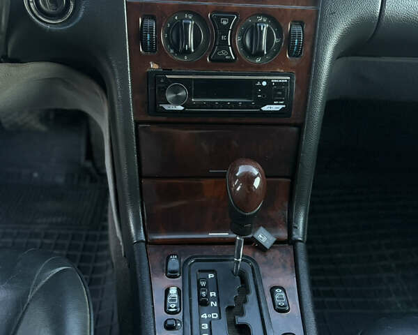 Мерседес Е-Класс 1998 в Черновцах на Automoto.ua Синий Мерседес Е-Класс, объемом двигателя 2 л и пробегом 300 тыс. км за 2750 $, фото 12 на Automoto.ua