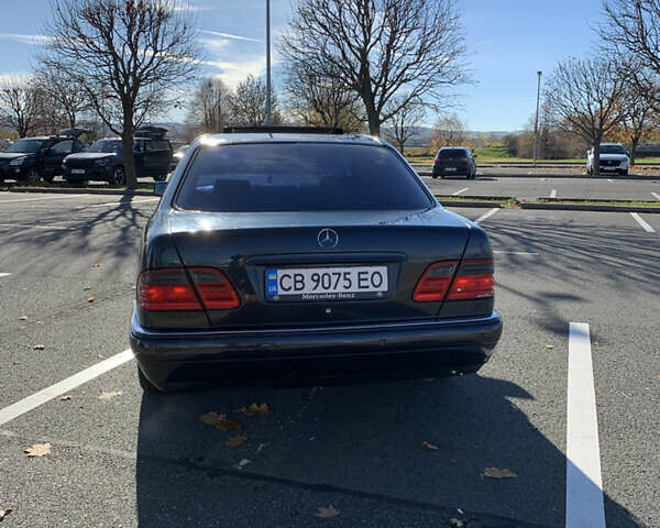 Синий Мерседес Е-Класс, объемом двигателя 2.4 л и пробегом 234 тыс. км за 3500 $, фото 4 на Automoto.ua