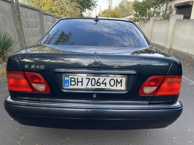 Мерседес Е-Класс 1998 в Овидиополе на Automoto.ua Синий Мерседес Е-Класс, объемом двигателя 2.4 л и пробегом 333 тыс. км за 3300 $, фото 8 на Automoto.ua
