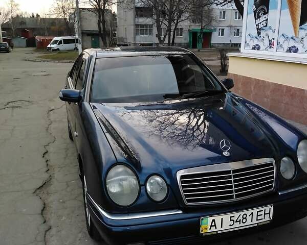 Синий Мерседес Е-Класс, объемом двигателя 2.8 л и пробегом 515 тыс. км за 4200 $, фото 4 на Automoto.ua