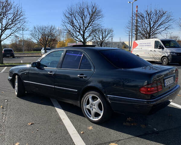 Синий Мерседес Е-Класс, объемом двигателя 2.4 л и пробегом 234 тыс. км за 3500 $, фото 3 на Automoto.ua