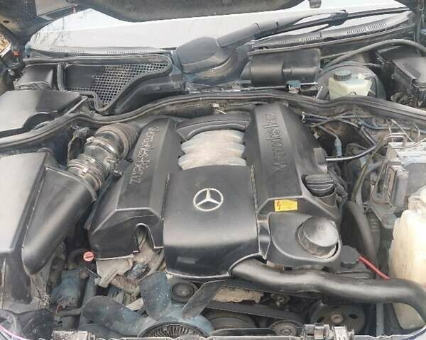 Синий Мерседес Е-Класс, объемом двигателя 2.4 л и пробегом 440 тыс. км за 3500 $, фото 6 на Automoto.ua