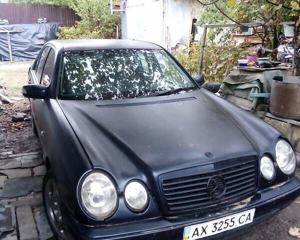 Синий Мерседес Е-Класс, объемом двигателя 2 л и пробегом 200 тыс. км за 2500 $, фото 3 на Automoto.ua