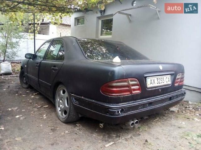 Синий Мерседес Е-Класс, объемом двигателя 2 л и пробегом 200 тыс. км за 2500 $, фото 2 на Automoto.ua