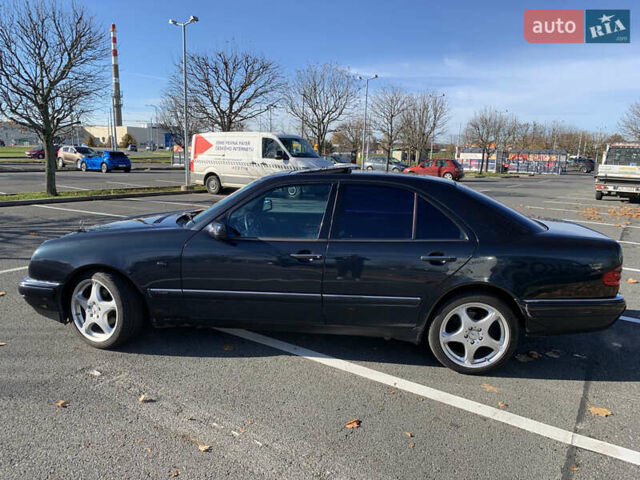 Синий Мерседес Е-Класс, объемом двигателя 2.4 л и пробегом 234 тыс. км за 3500 $, фото 2 на Automoto.ua