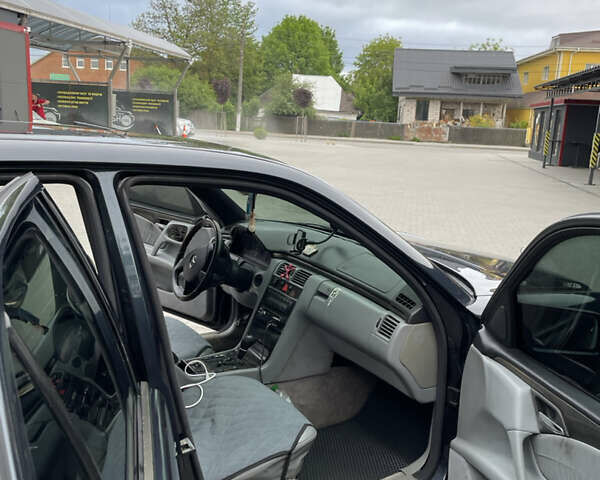 Синій Мерседес Е-Клас, об'ємом двигуна 2 л та пробігом 590 тис. км за 3500 $, фото 7 на Automoto.ua