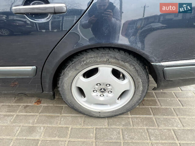 Синий Мерседес Е-Класс, объемом двигателя 2 л и пробегом 200 тыс. км за 3600 $, фото 21 на Automoto.ua