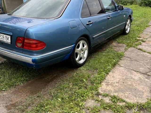 Синій Мерседес Е-Клас, об'ємом двигуна 2.2 л та пробігом 500 тис. км за 1800 $, фото 5 на Automoto.ua