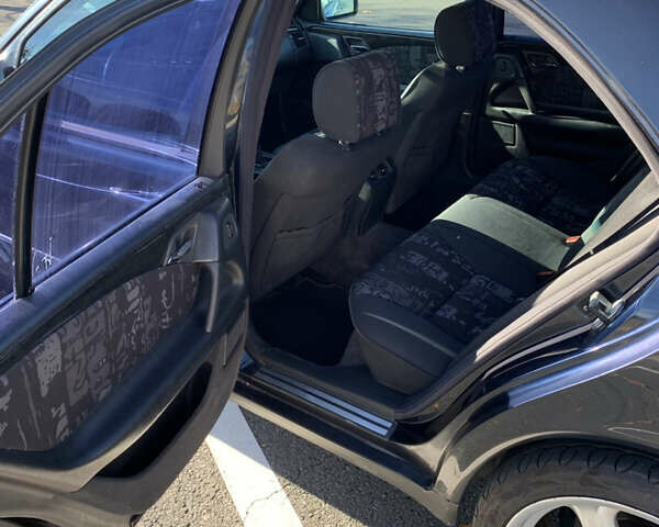 Синий Мерседес Е-Класс, объемом двигателя 2.4 л и пробегом 234 тыс. км за 3500 $, фото 19 на Automoto.ua