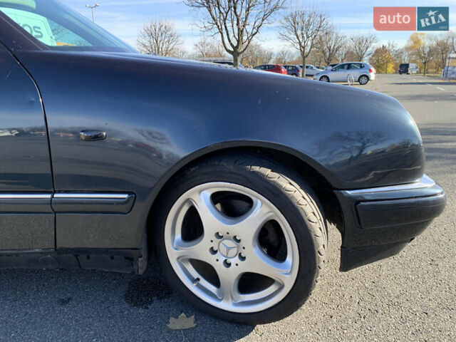 Синий Мерседес Е-Класс, объемом двигателя 2.4 л и пробегом 234 тыс. км за 3500 $, фото 12 на Automoto.ua