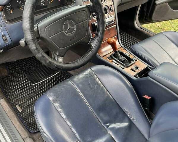 Мерседес Е-Класс 1998 в Харькове на Automoto.ua Синий Мерседес Е-Класс, объемом двигателя 2.5 л и пробегом 225 тыс. км за 3900 $, фото 6 на Automoto.ua