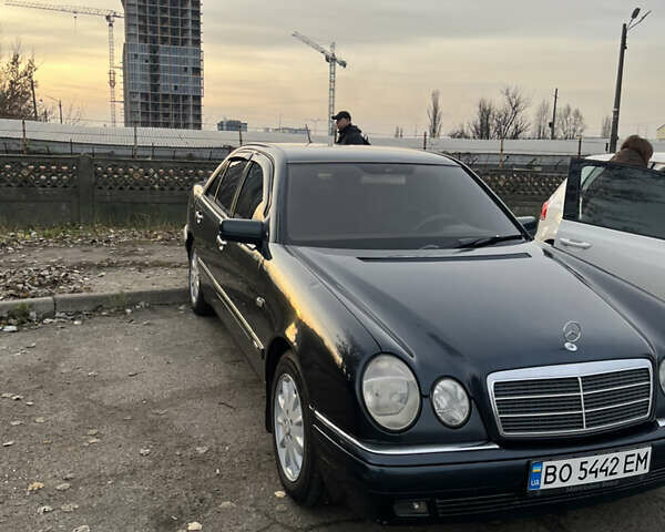 Синій Мерседес Е-Клас, об'ємом двигуна 2.8 л та пробігом 381 тис. км за 3300 $, фото 21 на Automoto.ua