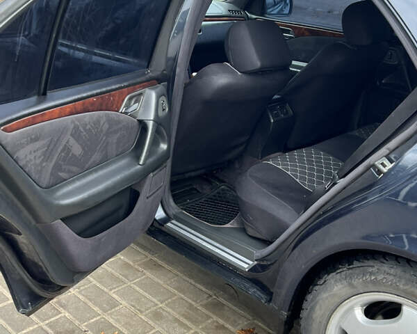 Синий Мерседес Е-Класс, объемом двигателя 2 л и пробегом 200 тыс. км за 3600 $, фото 15 на Automoto.ua