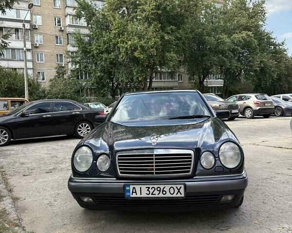 Синий Мерседес Е-Класс, объемом двигателя 2.4 л и пробегом 423 тыс. км за 3900 $, фото 7 на Automoto.ua